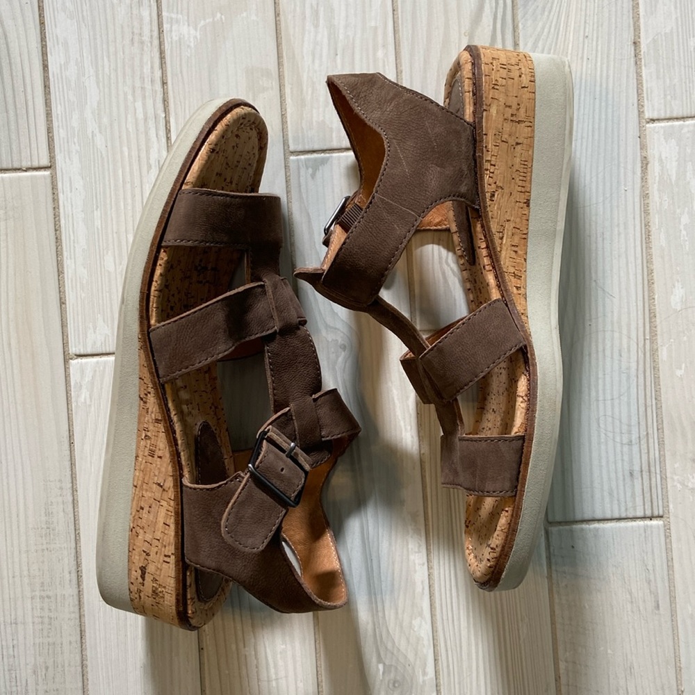 M4D3 Brown Suede Sandal Like New Size 8